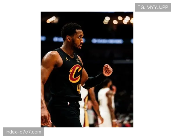 多诺万·米切尔缺席训练，骑士队紧急演练关键边线球B计划